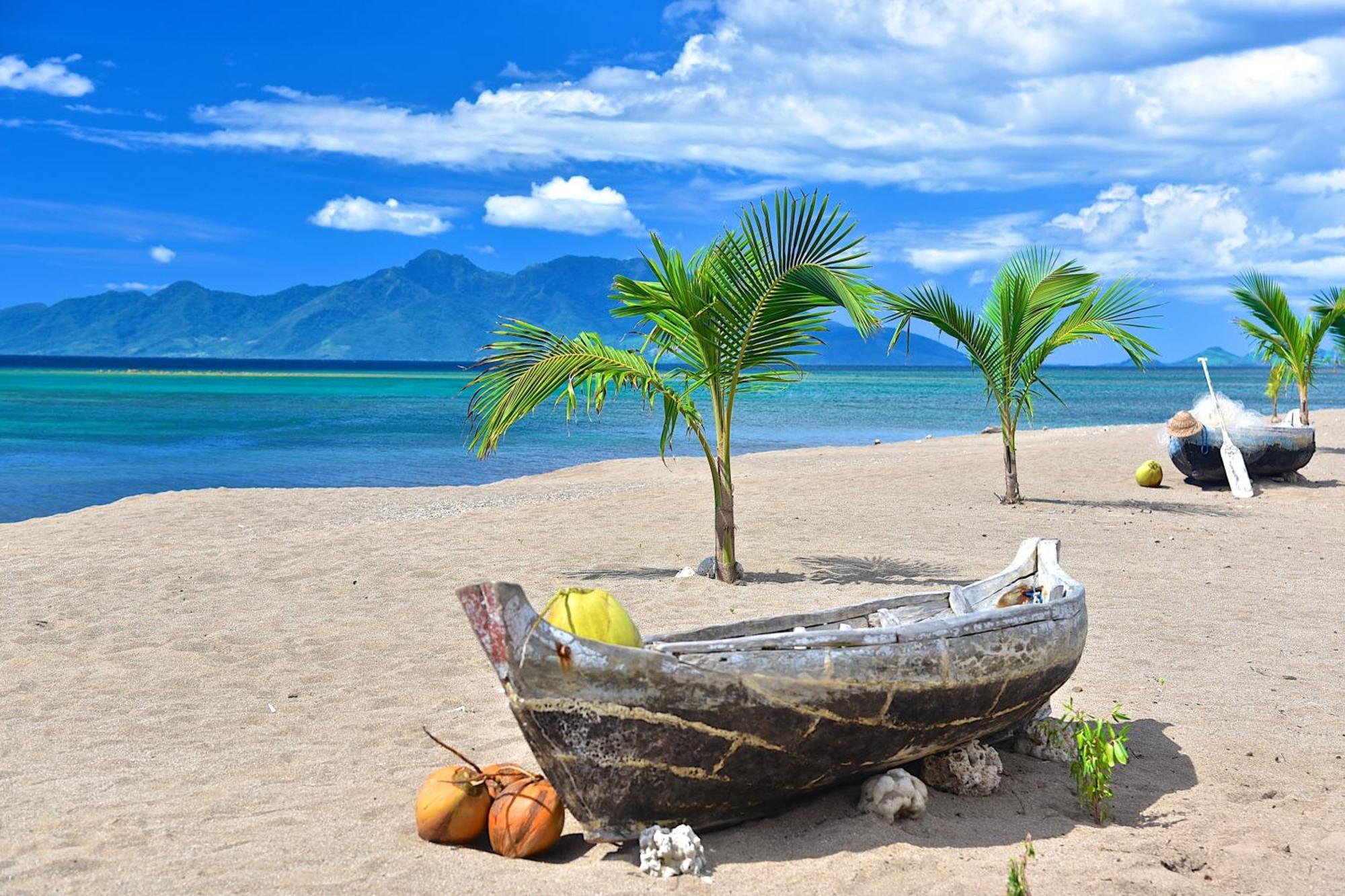Coconut Garden Beach Resort Maumere Exterior foto