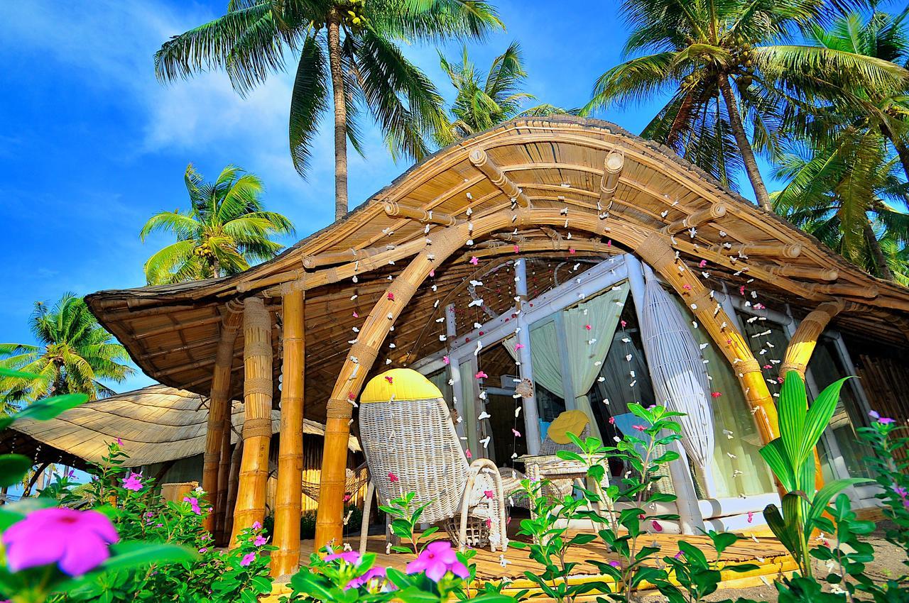 Coconut Garden Beach Resort Maumere Exterior foto