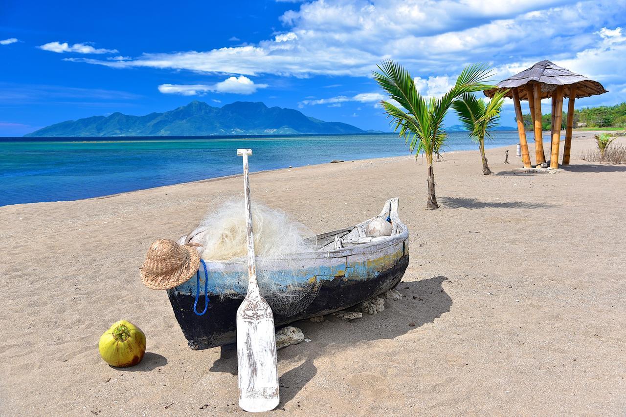 Coconut Garden Beach Resort Maumere Exterior foto